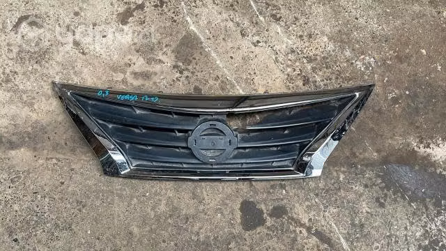 Mascara nissan versa 2017 original