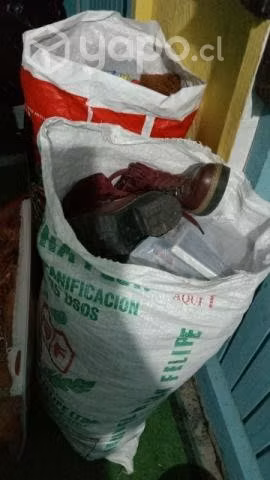 Lote de ropa y zapatos