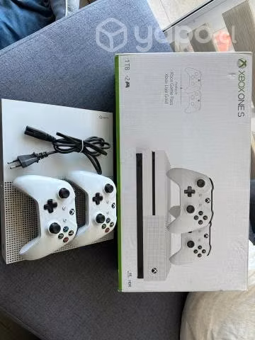 Xbox One S / 1 TB + 2 controles Orignales