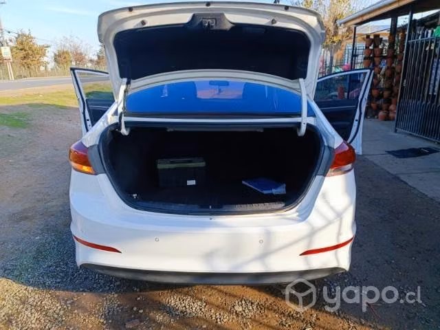 Se vende auto Hyundai Elantra - Imagen 4