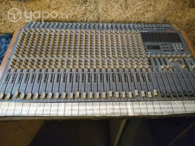 Mezcladora Tascam M-2425 con Escenas Midi
