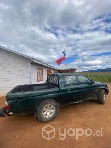 MITSUBISHI L200,año 2015
