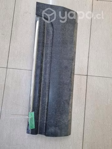 Moldura exter inf pta tras izq Ford Explorer 2015