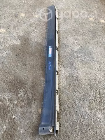 Moldura exteri cubre zocalo der Ford Explorer 2014