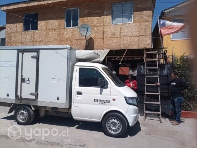 Ofrece servicio de furgon con equipo de frio