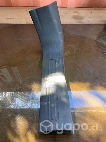 Moldura cubre zocalo del izq Ford Explorer 2013