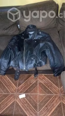 Chaqueta de cuero motoquera, rockera marca aletier