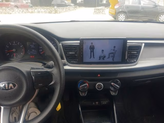 Kia río 5 HB año 2021