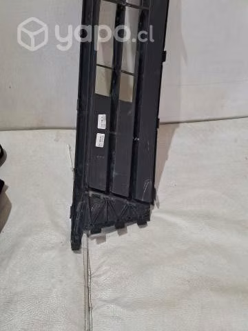 Rejilla central parachoque cami v w.saveiro 2015