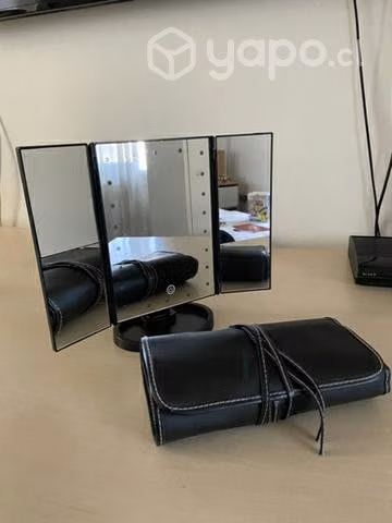 Espejo con luz + 24 brochas con bolso incluido