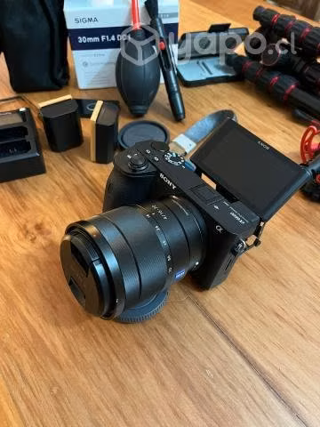 Sony A6600 más lentes y accesorios