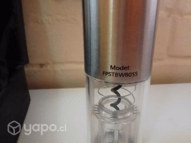 Descorchador a pilas marca Oster - Imagen 3
