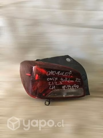 Foco trasero Lh Chevrolet Onix Turbo rs 2021 2023