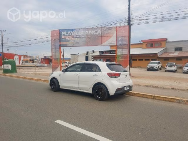 Vendo o permuto Kia rio hb 1.4