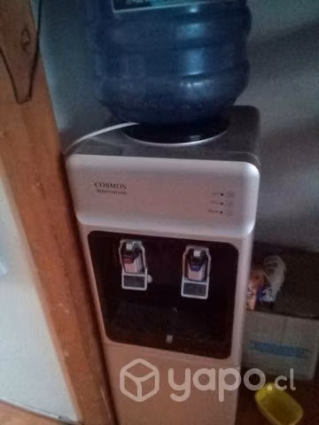 Televisor Smart TV y dispensador de agua
