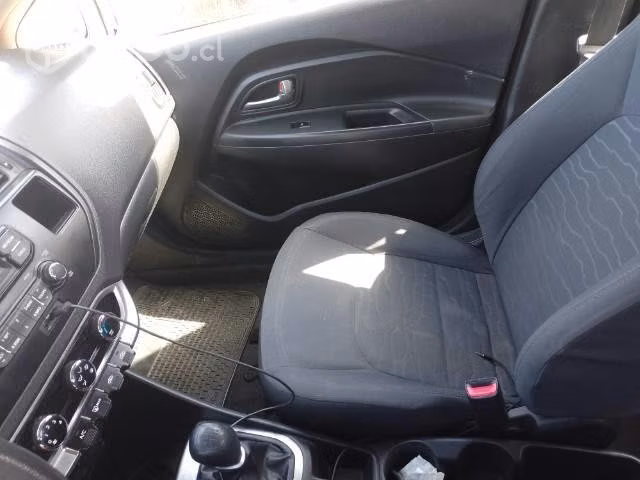 Kia rio 5 al día y transferible - Imagen 7