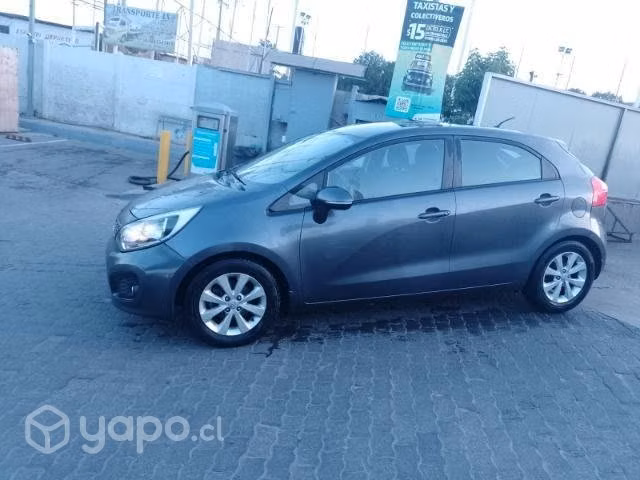 Kia rio 5 al día y transferible - Imagen 4