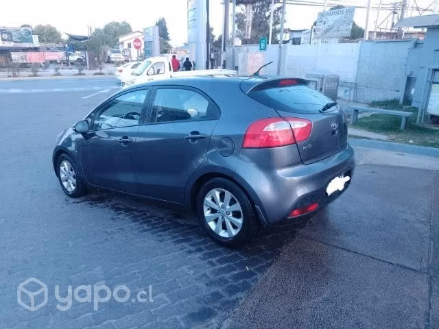 Kia rio 5 al día y transferible - Imagen 3