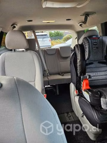 Kia motors grand carnival 2017