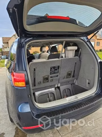 Kia motors grand carnival 2017