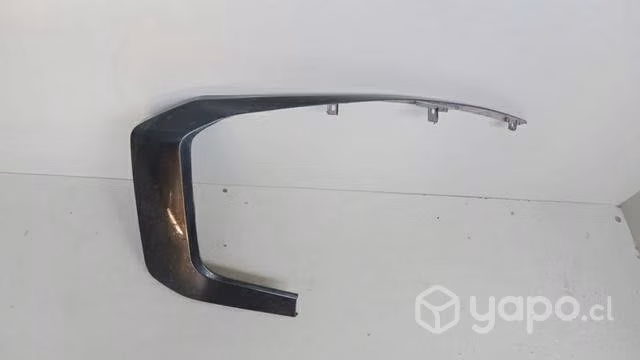Moldura parachoque Mitsubishi l200 dmg repuestos 7