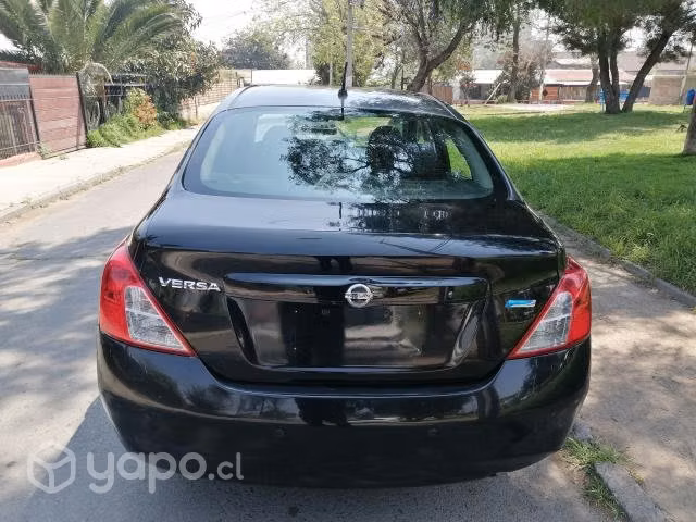 Vendo Nissan Versa 2014