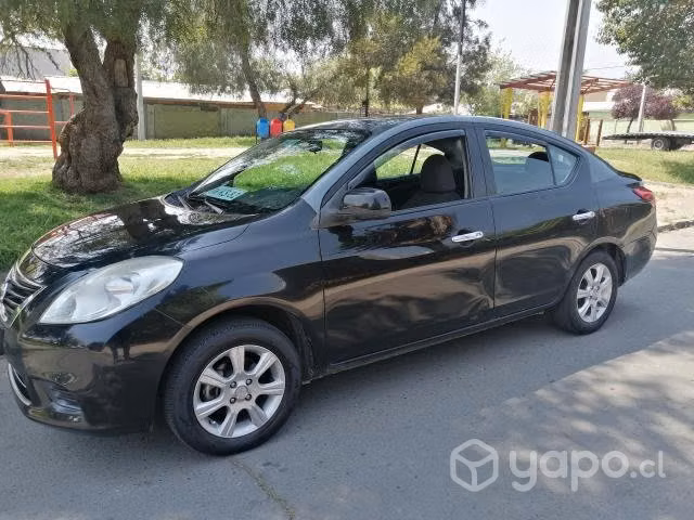 Vendo Nissan Versa 2014