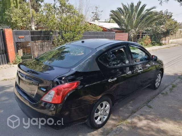 Vendo Nissan Versa 2014