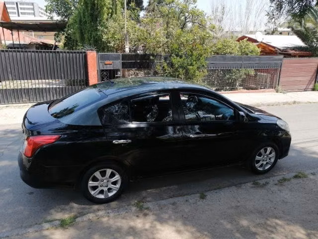Vendo Nissan Versa 2014