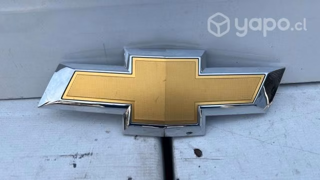 Chevrolet traverse emblema mascara (18-20)
