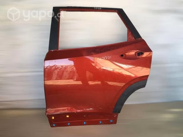Puerta trasera lh chevrolet tracker 2021-2023