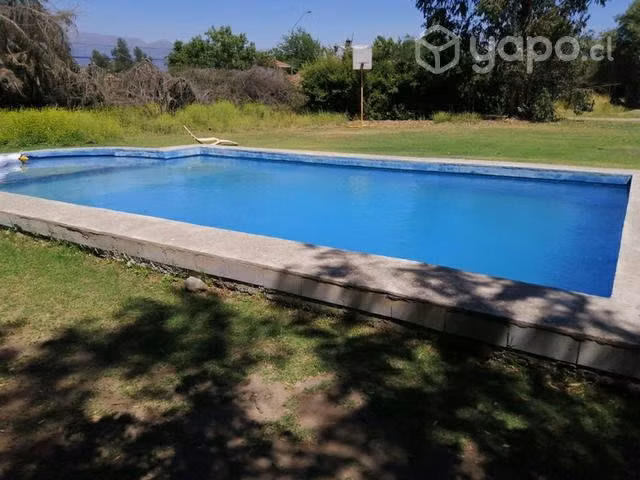 Parcela con piscina por día