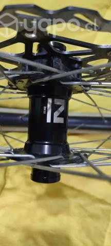 Vendo Rueda delantera aro 26 eje 20 dirtjump