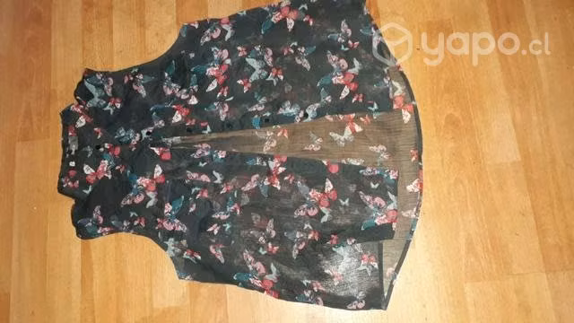 Blusa con mariposas transparente sin mangas