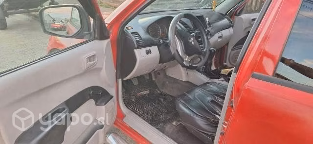 Mitsubishi l200 2014