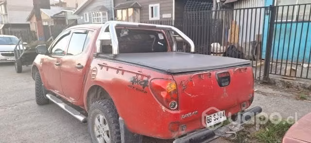Mitsubishi l200 2014