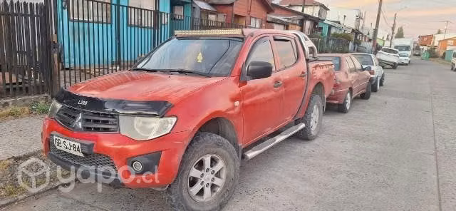 Mitsubishi l200 2014