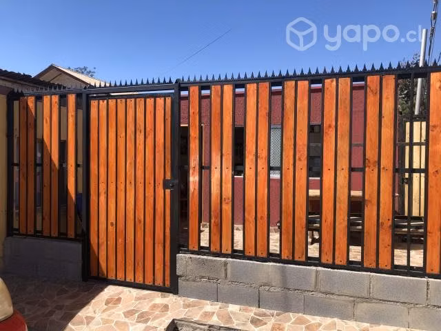 Reja con puerta