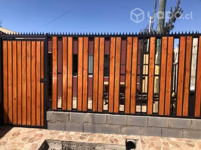 Reja con puerta