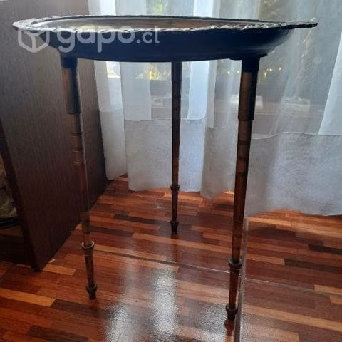 Preciosa mesita egipcia bronce