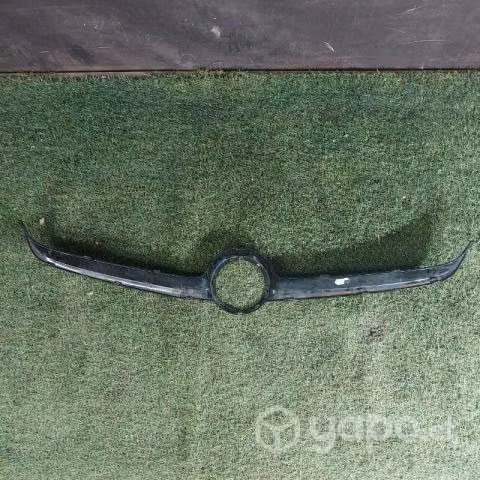 Bisel de mascara chevrolet corsa 2015 original det