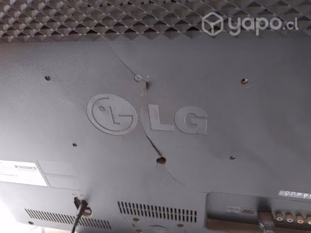 Televisor LG en mal estado, respaldo roto