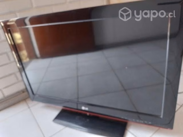 Televisor LG en mal estado, respaldo roto