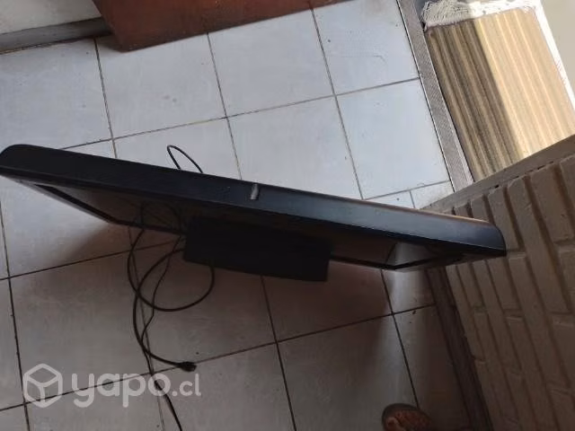 Televisor LG en mal estado, respaldo roto