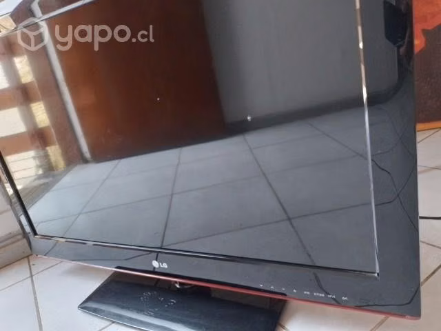 Televisor LG en mal estado, respaldo roto