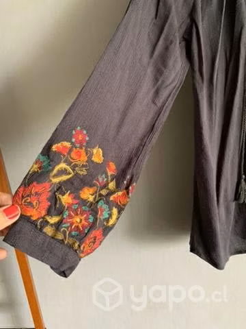 Blusa/aplicaciones Umbrale en talla S. ( holgada) - Imagen 4