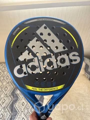 Pala de pádel 100% carbono. Como nueva