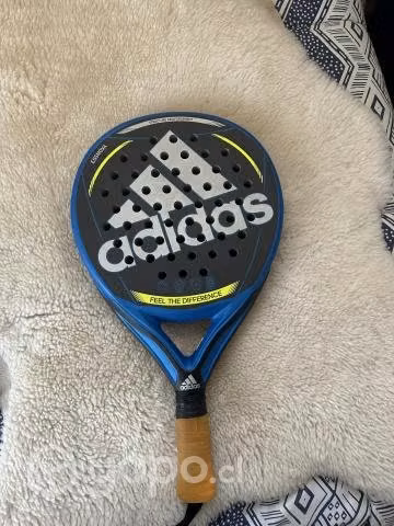 Pala de pádel 100% carbono. Como nueva