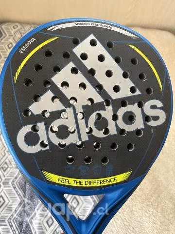 Pala de pádel 100% carbono. Como nueva