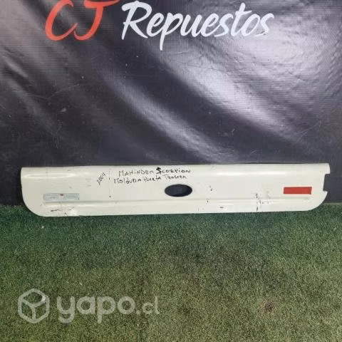 Moldura portalon mahindra scorpio 2004 original de